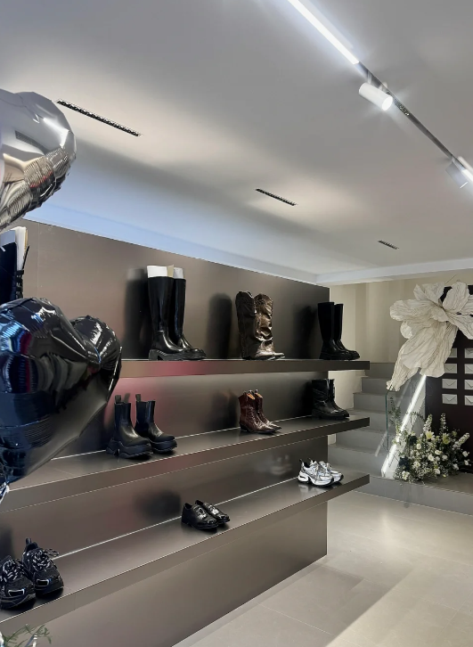 ElroyLawson7's tweet photo. I come to this clothing store often and the staff there are very friendly. https://t.co/ECJWHFkeUy