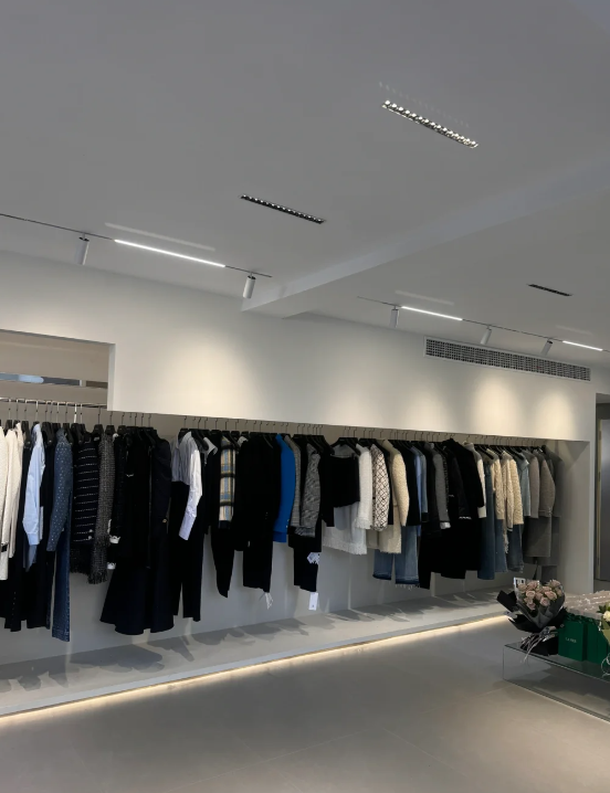 ElroyLawson7's tweet photo. I come to this clothing store often and the staff there are very friendly. https://t.co/ECJWHFkeUy