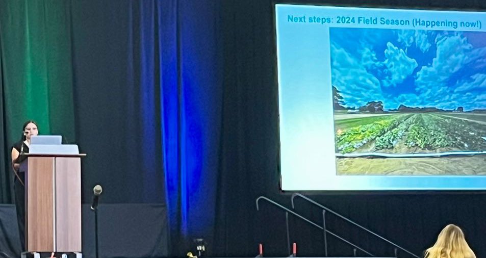 Dr. Juliana González-Tobón (@epiplantpath) on Twitter photo @xocolatl_vrr This morning, <a href="/MPrietoTorres/">Mariana Prieto Torres</a> wonderfully representing her APS regional division as this year’s winner and, OF COURSE, Colombia 🇨🇴
Seeing Mari’s growth into the wonderful researcher she is today makes me super proud!
Borrowing this photo from <a href="/LinaQuesadaO/">Lina Quesada</a>!
#CienciaCriolla @xocolatl_vrr This morning, <a href="/MPrietoTorres/">Mariana Prieto Torres</a> wonderfully representing her APS regional division as this year’s winner and, OF COURSE, Colombia 🇨🇴
Seeing Mari’s growth into the wonderful researcher she is today makes me super proud!
Borrowing this photo from <a href="/LinaQuesadaO/">Lina Quesada</a>!
#CienciaCriolla