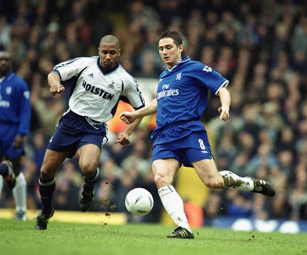 ENZOIZU's tweet photo. 2/ 🔥 2005 Premier League vs. Tottenham: 0-0 at halftime, #Chelsea roared  to win 2-0! Lampard, Terry were unstoppable. What were your thoughts during this rollercoaster of a match? 

#ChelseaComeback #CFC https://t.co/wKiHttt5Gf