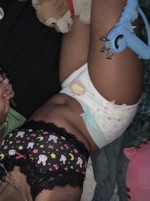 i got so many new bras! i wanna take pics in all of em!! diapered of course hehe https://t.co/FkG9r9<a href="/tag/littlespace"class="tags"><span>#littlespace</span></a><a href="/tag/daddiesgirl"class="tags"><span>#daddiesgirl</span></a><a href="/tag/bigdiaperfriday"class="tags"><span>#bigdiaperfriday</span></a>