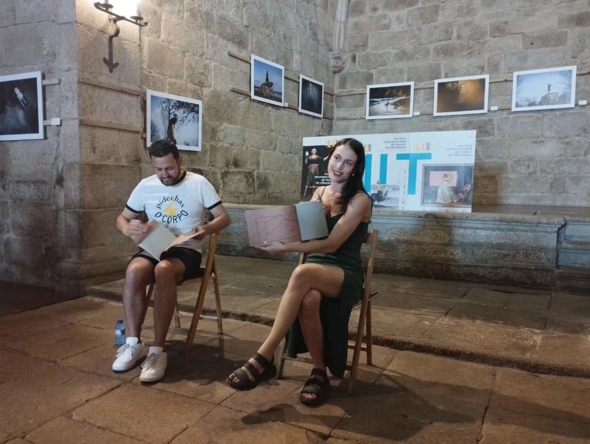 nerea_brey's tweet photo. O sábado presentouse "Manual de Patronaxe" na Mostra Internacional de Teatro de Ribadavia. 
Grazas a Difusora polo coidado co que fixeron a edición; á @MITRibadavia por incentivar a creación dramática en lingua galega co Premio Abrente; e a @PascualRoberto por todo o apoio. https://t.co/viZ29Mc8UV
