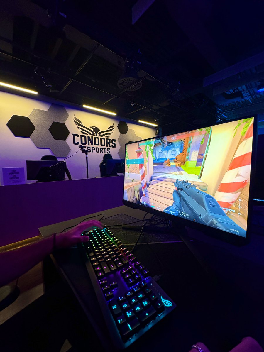 dreamwithak's tweet photo. Exploring the Waterloo @ConestogaC campus’s Esports room! Such an exciting new experience for gamers & anyone interested in gaming!🤩🎮
#gaming #esports #conestoga #influencer #contentcreator #dailyblogger https://t.co/RhNnRT55rt