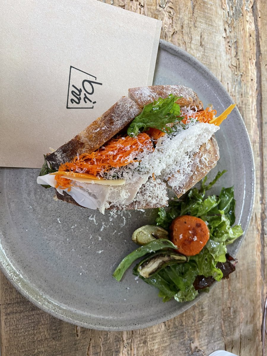 komeyakatagiri's tweet photo. おはようございます^ ^
弥彦の続き➡️
とても素敵なお料理と空間でした☕️
目的地になる場所♡
#弥彦
#素敵なカフェ
#binn
#エスプレッソソーダトニック
#本日のサンドイッチ
#ブランマンジェ
今日も素敵な一日になりますように🙏 https://t.co/u3qJVIOEtw