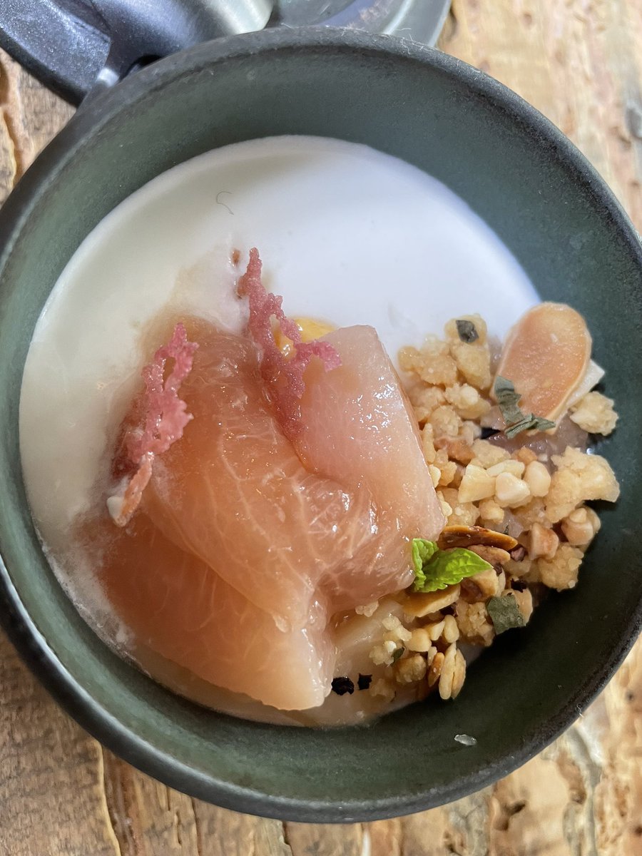 komeyakatagiri's tweet photo. おはようございます^ ^
弥彦の続き➡️
とても素敵なお料理と空間でした☕️
目的地になる場所♡
#弥彦
#素敵なカフェ
#binn
#エスプレッソソーダトニック
#本日のサンドイッチ
#ブランマンジェ
今日も素敵な一日になりますように🙏 https://t.co/u3qJVIOEtw