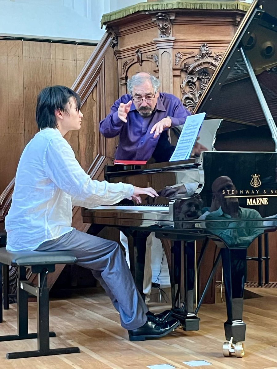 Een intense openbare #IHMS24 masterclass piano door Boris Berman vandaag. Takashi Shimizu geeft 1 augustus om 13.00 een openbare masterclass viool in de Remonstrantse kerk in Alkmaar.
ihms.nl/concert/inzich…
