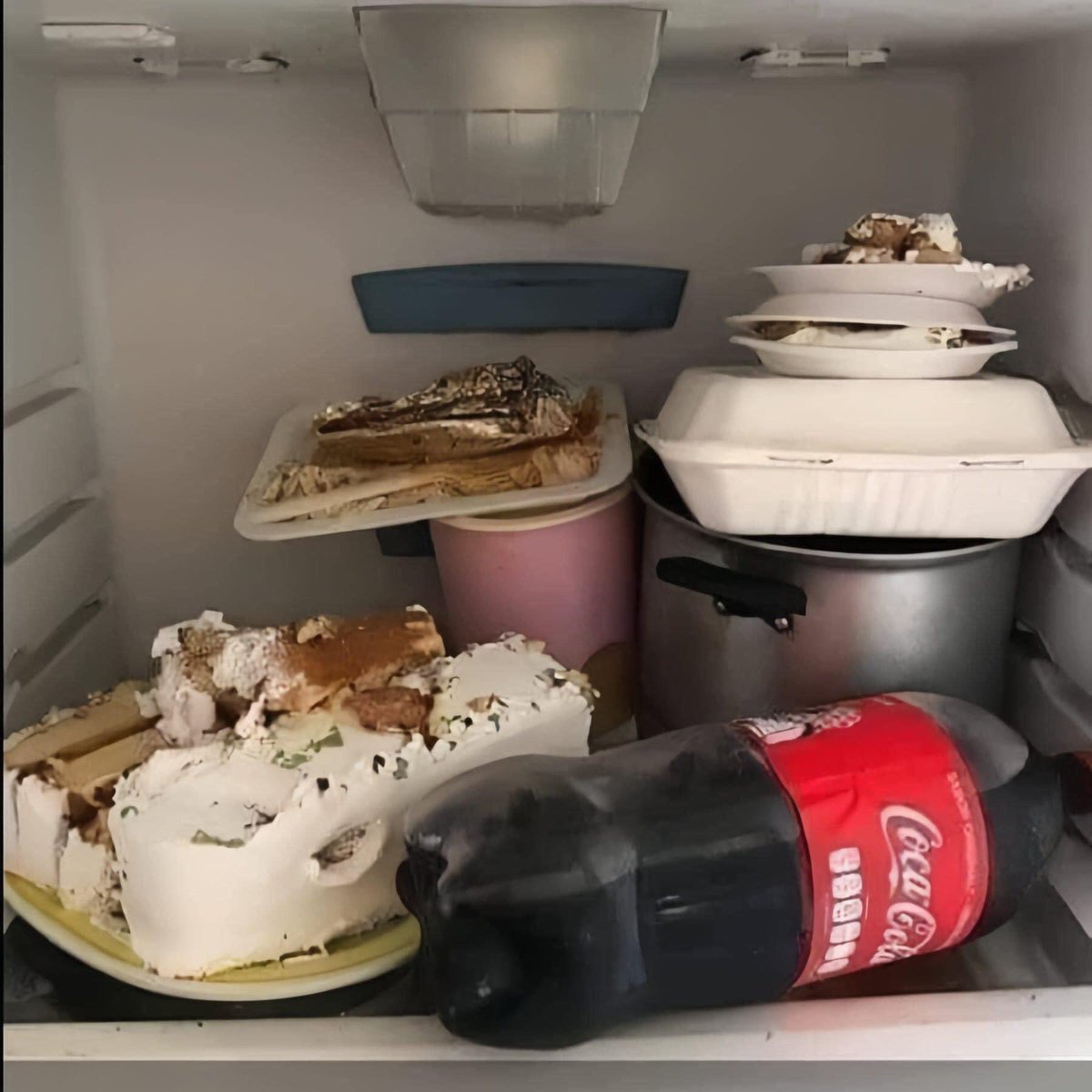 FRASEDOGUETO's tweet photo. mais um pouco minha irmã trazia o palhaço https://t.co/7SQPjKETML
