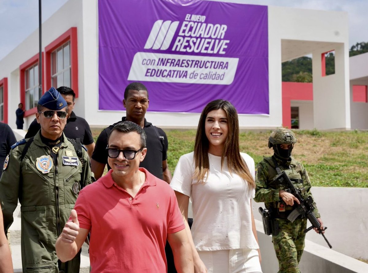 ValenCenteno's tweet photo. Gracias presidente @danielnoboaok! Hoy se inauguró la Unidad Educativa Campuzano en Paján 💚🤍❤️. En el nuevo Ecuador, sí #EsTiempoDeManabí con educación y progreso para nuestra provincia. https://t.co/3guJNpbNyq