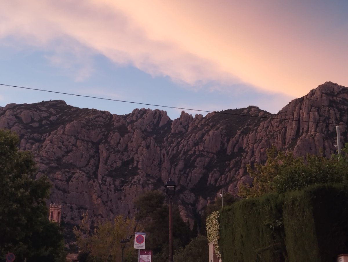Casi 100 años desde la publicación de "Prehistòria de Montserrat".
Tras la excavación de la #CovaGran de <a href="/collbato/">Collbató Informa</a> , Josep Colomines describe la cerámica Montserratina, correspondiente al Neolítico antiguo, posteriormente rebautizada como cerámica Cardial [1/7]