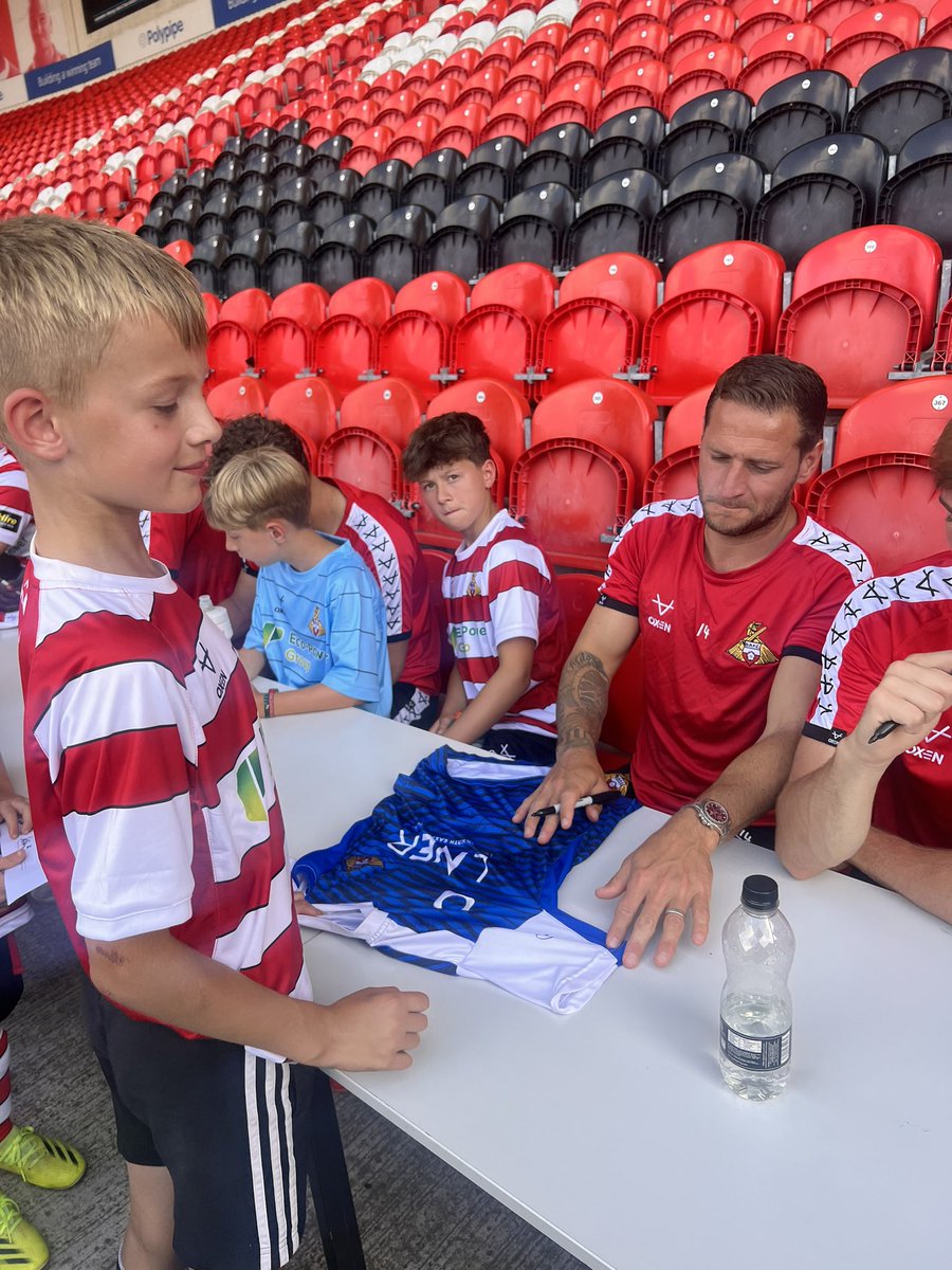 Natalie_Wh_ite's tweet photo. Fab event today @drfc_official ‘play with the players’ Ollie got a few goals on his favourite pitch and then had his shirt signed by all the players after. One very happy boy tonight 🤩 https://t.co/NAA6FhaB8e