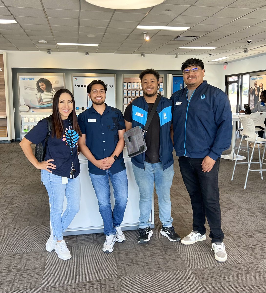 Veemann10's tweet photo. Welcome the Stillwater 🌪️ Team JJ! Our newest #connectivityexpert in OKC! Can’t wait to see you shine! @TheOnly_Juan15 @Farzad_Farokhi @AlyssaMoore_12 #MOOREIN24 #KamoKonnects https://t.co/BZwXUzSy9d