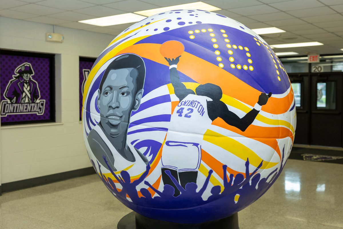 IPSSchools's tweet image. Coming home 🏀

This 6-foot basketball sculpture created for the @NBAAllStar Game has arrived at @GWContinentals! It depicts the undefeated 1969 state champions, led George McGinnis and Steve Downing, one of the greatest high school teams in Indiana history.