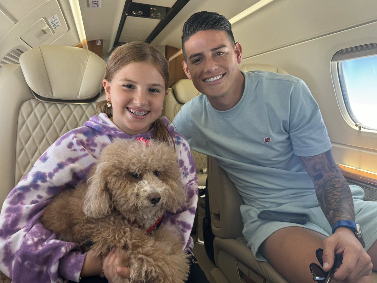 Aqui con el mejor de todos <a href="/jamesdrodriguez/">James Rodríguez</a>    Ya esta en Barranquilla pero…..