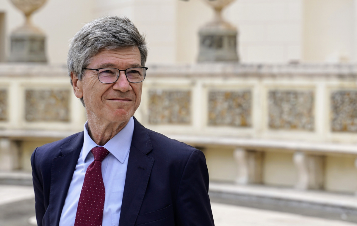 🇺🇸JEFFREY SACHS:

"China is a fascinating case because it's one of the great civilizations of the world and one of the longest-lasting.

As a unified state, it's traditionally dated to 221 BC, when China became unified in a geography that is not so unlike today's China.

China