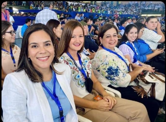 Rocio_La_Negra's tweet photo. Las "luchonas" contra la dictadura... https://t.co/CHNIIlC9o0