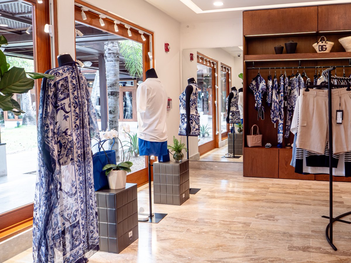 casadecampo's tweet photo. Turn your getaway into a style journey at La Boutique, nestled in the center of our resort. Immerse yourself in retail therapy featuring luxury brands like Dolce & Gabbana. Your fashion sense is our passion ๐๐ #FashionistaVacation #casadecamporesort #StyleDestination https://t.co/U0KuF1f8Dg