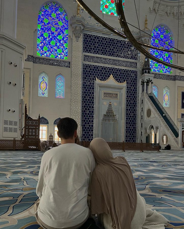 ورفيقٌ صالح.. نأمن معه على الدِّين والدُّنيا معًا."♥️