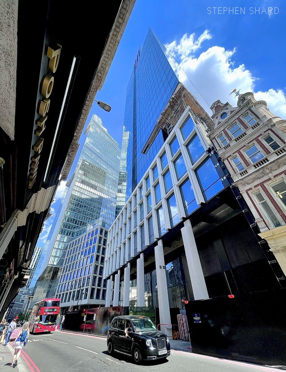 TheStephenShard's tweet image. Rising High 🏗️🏙️

London, England 🇬🇧

📸 19th July 2024 | Stephen Shard

#LondonSkyline #Skyscraper #TallBuildings #CityofLondon #OneLeadenhall
