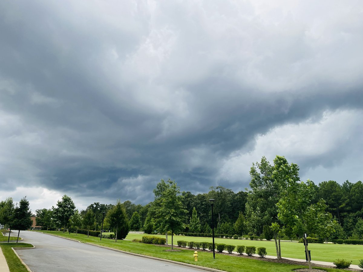 Rain appears to be close.  Winds picking up and temperature drop. #greenvillesc <a href="/WeatherNation/">WeatherNation</a> <a href="/accuweather/">AccuWeather</a> <a href="/weatherchannel/">The Weather Channel</a>