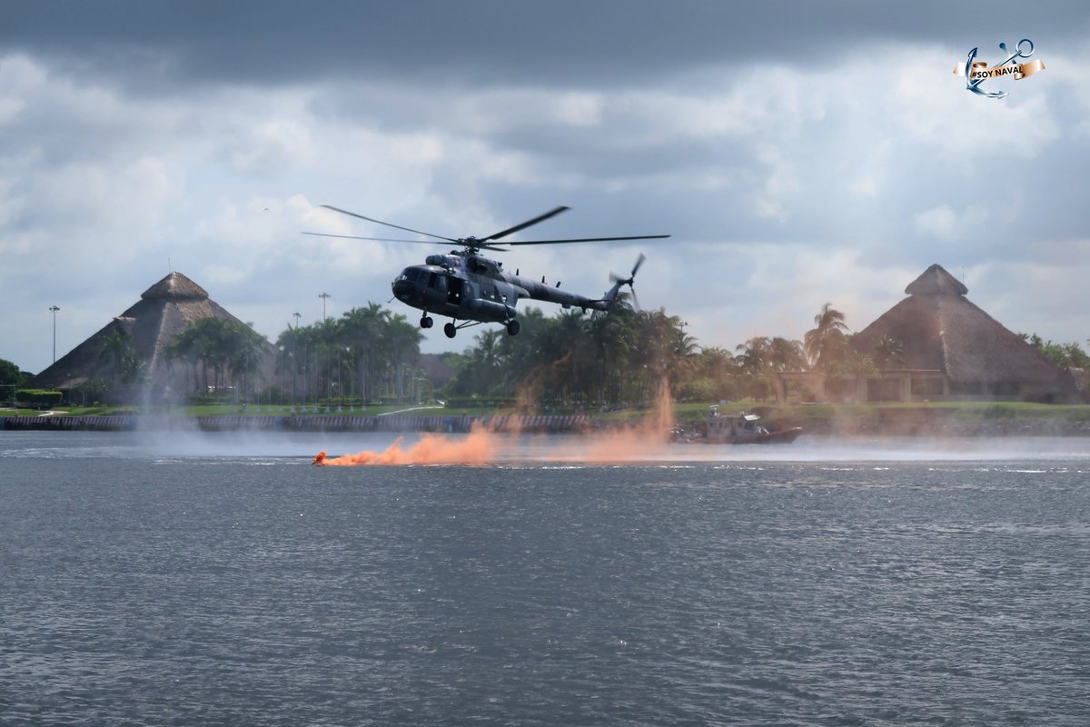 SEMAR_mx's tweet photo. Porque el adiestramiento constante es indispensable para dar #TodoPorLaVida, en Puerto Chiapas #RN16, nuestros #NadadoresDeRescate trabajan en equipo con la tripulación del Helicóptero ANX-2219, para lograr otro ejercicio SAR exitoso.
#ENSAR salvaguarda de la vida humana en la mar.