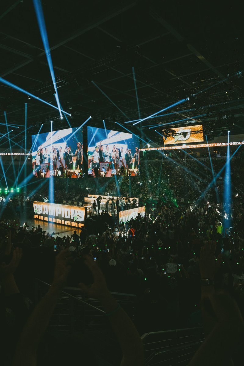 Witnessing greatness for the best organization in the CDL! #GreenWall <a href="/OpTicTexas/">OpTic Texas</a> <a href="/H3CZ/">OpTic HecZ</a> <a href="/Shotzzy/">OpTic Shotzzy</a> <a href="/scump/">OpTic Scump</a> <a href="/Pred/">Pred</a> <a href="/DashySZN/">brandon</a> <a href="/Kuavo/">🇵🇭 Kenny</a> <a href="/DKarma/">Damon B</a>