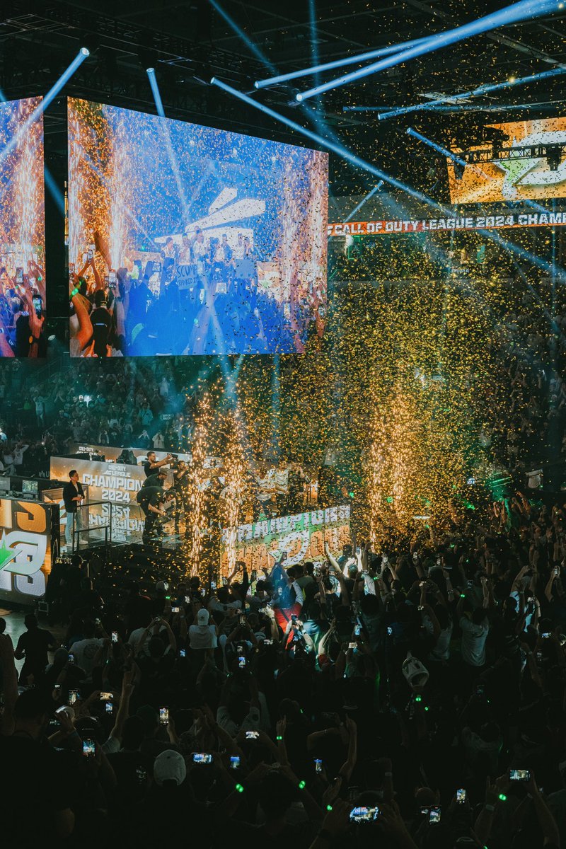 JayVisualsLLC's tweet photo. Witnessing greatness for the best organization in the CDL! #GreenWall @OpTicTexas @H3CZ @Shotzzy @scump @Pred @DashySZN @Kuavo @DKarma https://t.co/XXFDCyy7f5