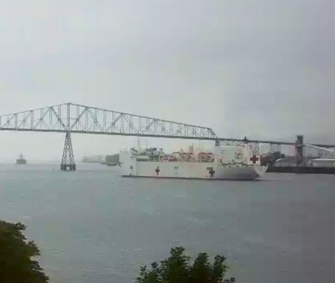 WarshipCam's tweet photo. USNS Mercy (T-AH-19) Mercy-class hospital ship passing the Lewis &amp; Clark Bridge in Rainier after leaving Portland - July 29, 2024 #usnsmercy #tah19

SRC: webcam https://t.co/zOSRWDUuCt