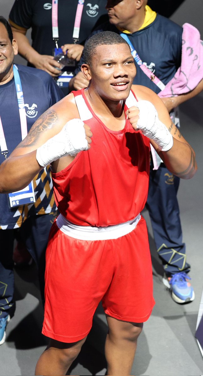 ECUADORolimpico's tweet photo. ¡A CUARTOS DE FINAL! 

Gerlon Congo se impone por puntos ante el brasileño Abner Teixeira y se mete entre los ocho mejores de división +92, asegurando por ahora Diploma Olímpico.
@Paris2024 https://t.co/PwiCncg6q6