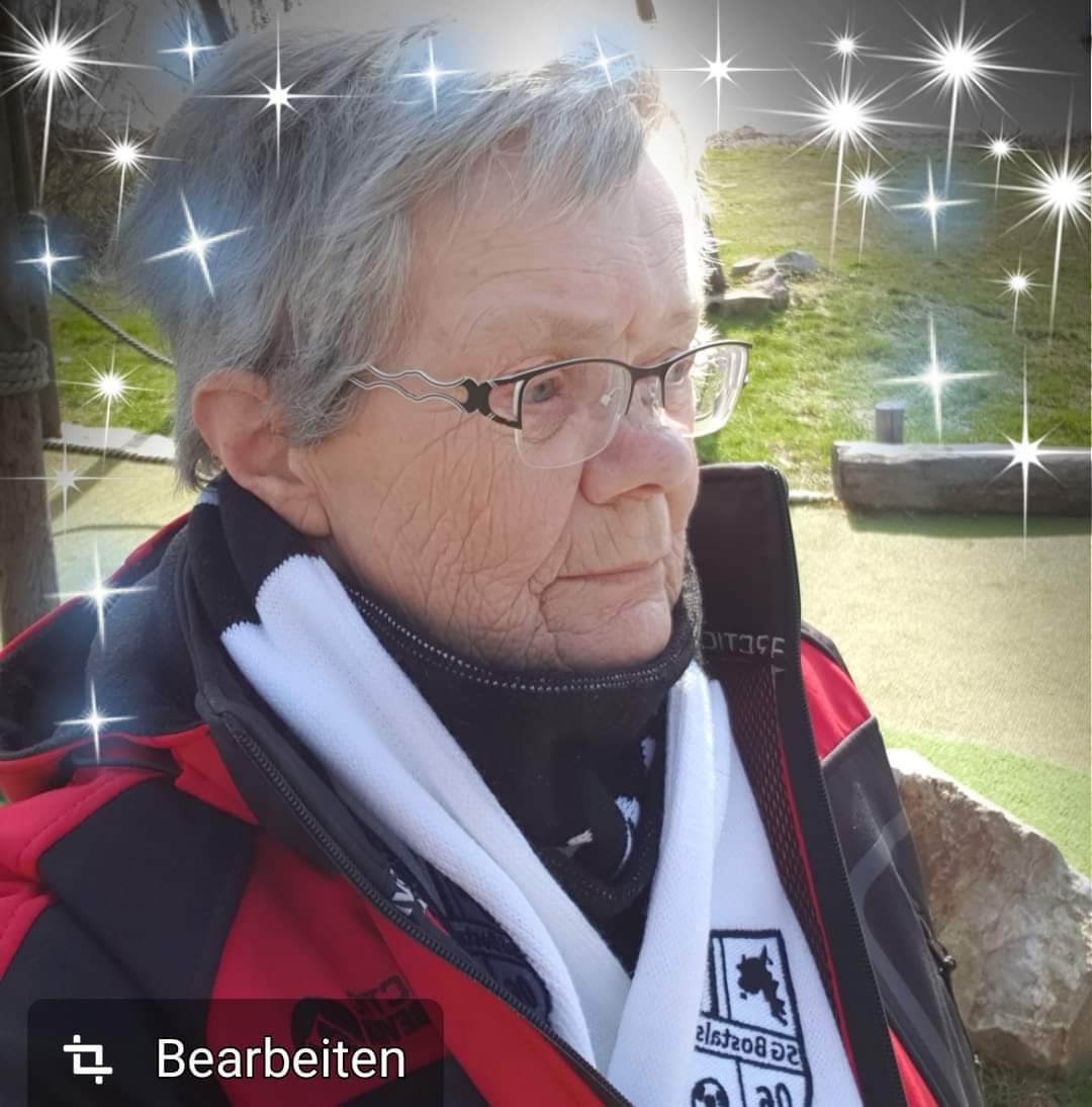 esOehlchen's tweet photo. 1 week ago.... I really miss you and will LoVe you forever.... ๐โค๏ธ #fuckcancer #godmother #mum2 https://t.co/HsnEeeoF5w