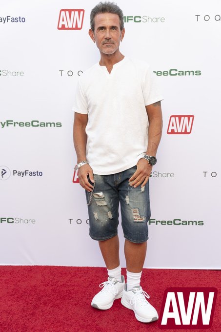 AVN house party red carpet with Tia Kai.  Photos by Jeff Koga. https://t.co/RXCJbpFXsz