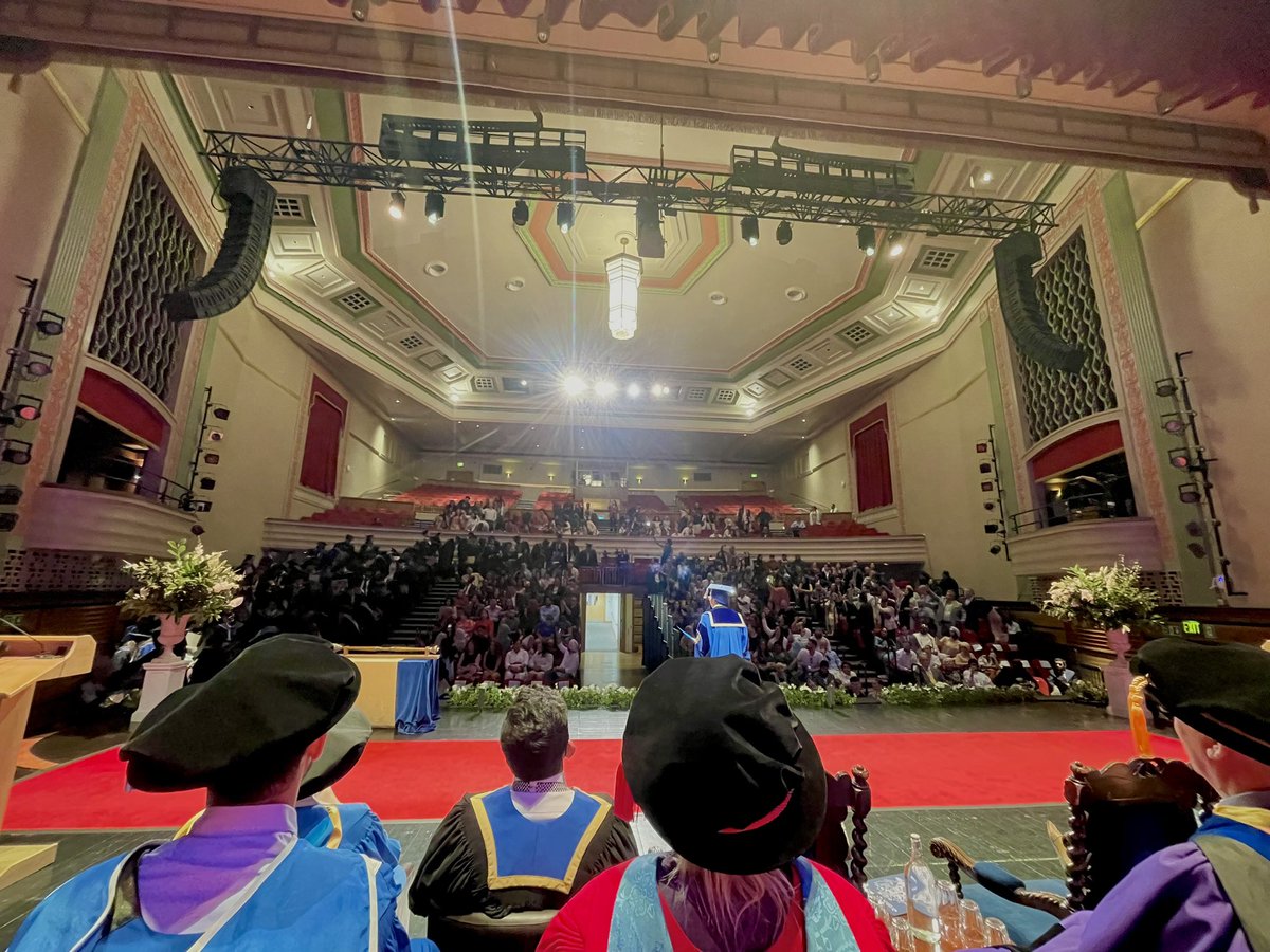 SOLEILFROMSOUTH's tweet photo. And life comes to a full circle when you participate in the graduation ceremony of your students .
Happy to share this nice experience with the one and only @Cruxen 
Congratulations to the newly grads🎉🎓@sbmqmul https://t.co/h9i2IthG3Y