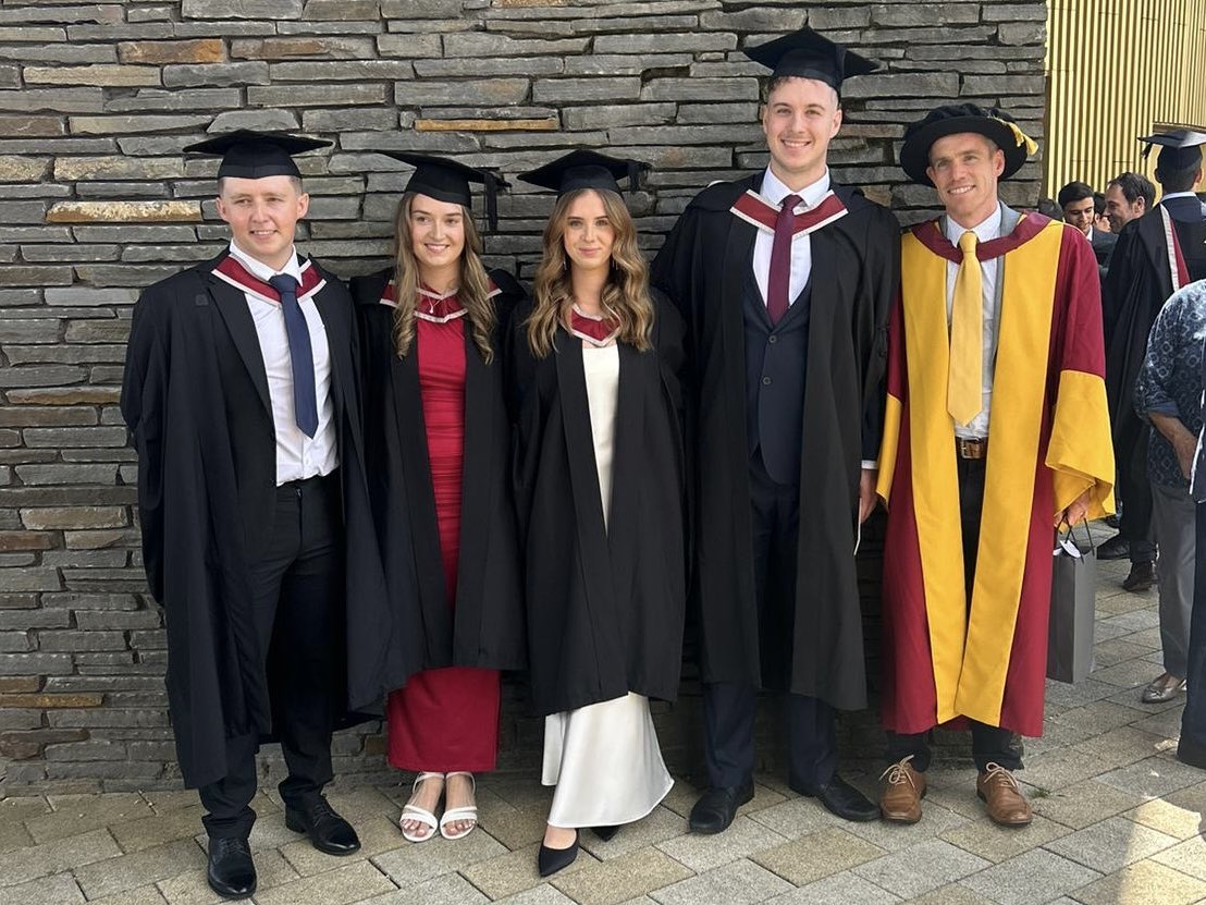 Neil Bezodis tweet media