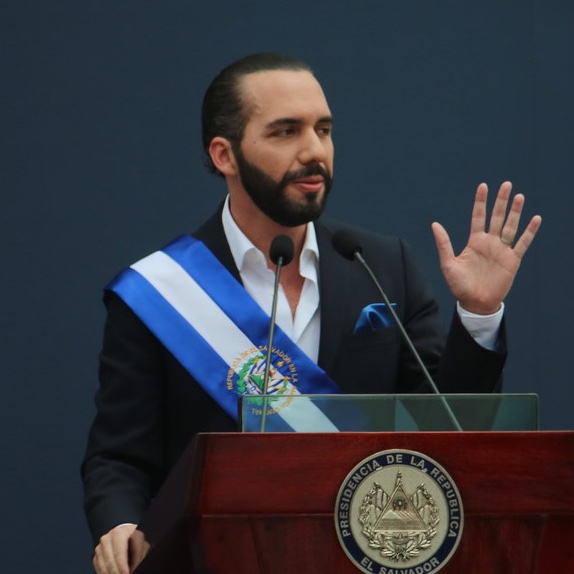 UHN_Plus's tweet photo. 🇸🇻🇻🇪🗳️ | URGENTE

Nayib Bukele, presidente de El Salvador: “Lo que vimos ayer en Venezuela no tiene otro nombre más que fraude. Una ‘elección’ donde el resultado oficial no tiene relación con la realidad. Algo evidente para cualquiera.

Rompimos relaciones diplomáticas con Maduro desde hace 4 años. No las reabriremos hasta que su pueblo pueda elegir a sus líderes en elecciones de verdad.”