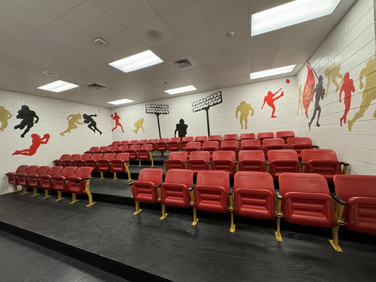CoachBradleyWa1's tweet photo. The new MCA Team Meeting Room opened up today. Super excited!💪🏈 https://t.co/gcZkzL59FR