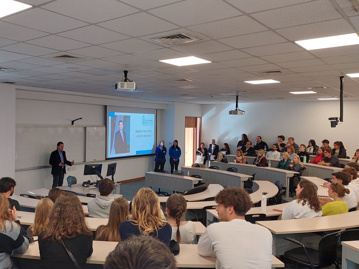 100 estudiantes de diferentes carreras y nacionalidades tuvieron su primer acercamiento con la FEN en la jornada de bienvenida organizada por nuestra Oficina Internacional. 🌎

¿Cómo se desarrolló esta jornada? Descúbrelo aquí: pregrado.fen.uchile.cl/incoming-excha…