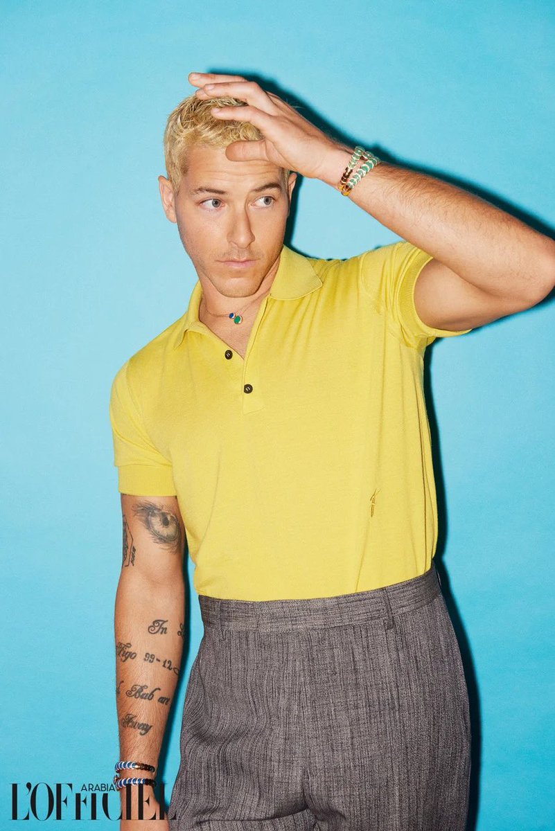 Yellow look so good on him omg 💛⭐️☀️