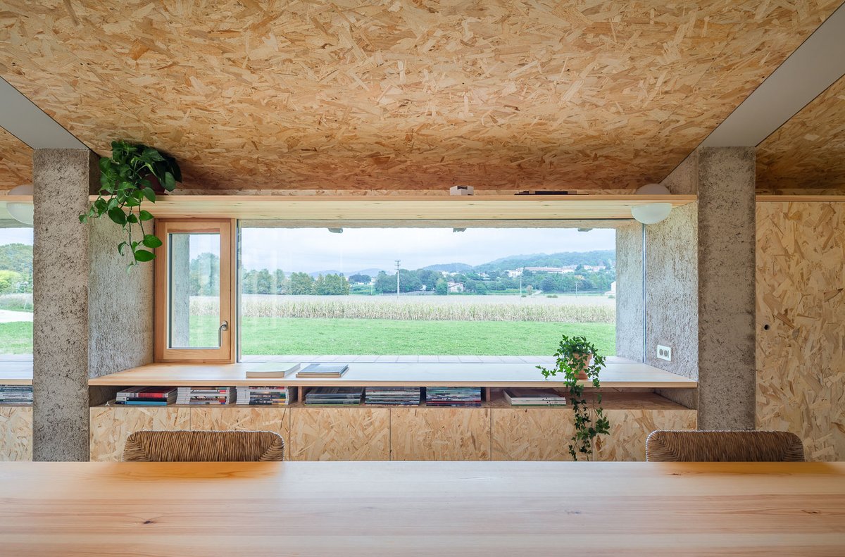 EL GALLINERO 👉 maderayconstruccion.com/el-gallinero/

#Arquitectura Arnau estudi d’arquitectura 📸 Marc Torra_fragments.cat
#Arquitecturademadera #MaderayConstrucción