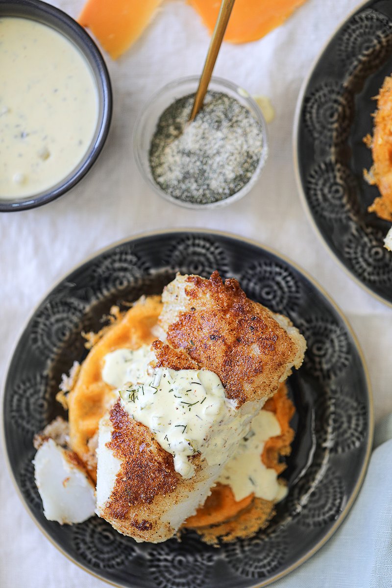 AnnaVocino's tweet photo. Say goodbye to fast food guilt! 🐟 This low carb Filet O' Fish hack will have you questioning why you ever settled for the original. #LowCarbCravings #HealthyEating #FishFryRevolution #DIYDining #EatHappyKitchen https://t.co/Gj6IASjSWC https://t.co/IZS5LLnYEx