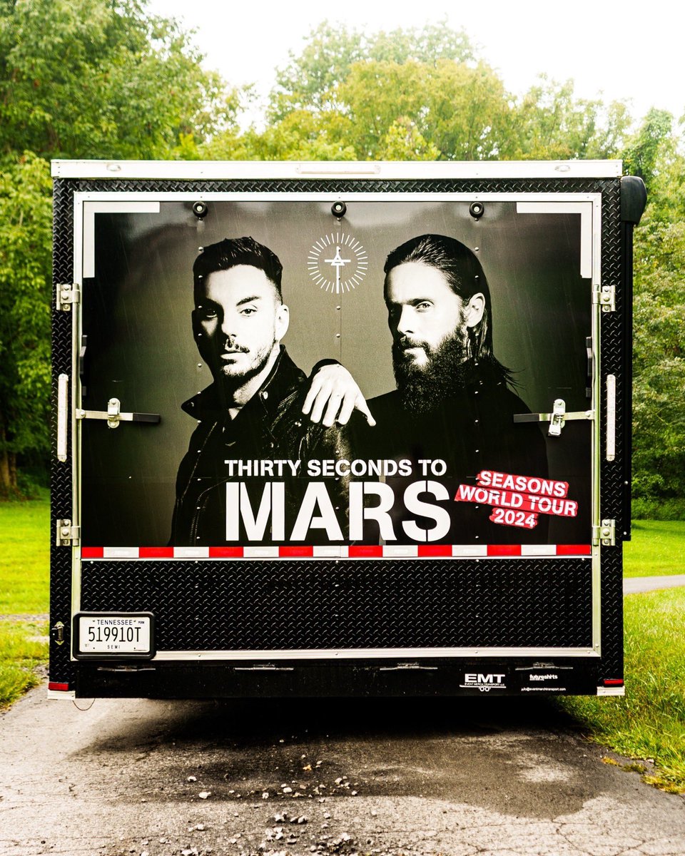 30SECONDSTOMARS's tweet image. MARS MERCH IS ON THE ROAD!! 🚀🚛
@MARSStore 

Head to the MARS merch trailer before the show for first dibs and early access on all your favorites 🤘

Access begins an hour before doors, you won’t want to miss this 🕺🏻