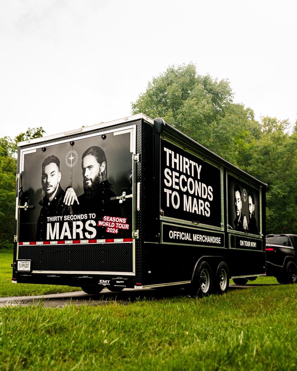 30SECONDSTOMARS's tweet image. MARS MERCH IS ON THE ROAD!! 🚀🚛
@MARSStore 

Head to the MARS merch trailer before the show for first dibs and early access on all your favorites 🤘

Access begins an hour before doors, you won’t want to miss this 🕺🏻