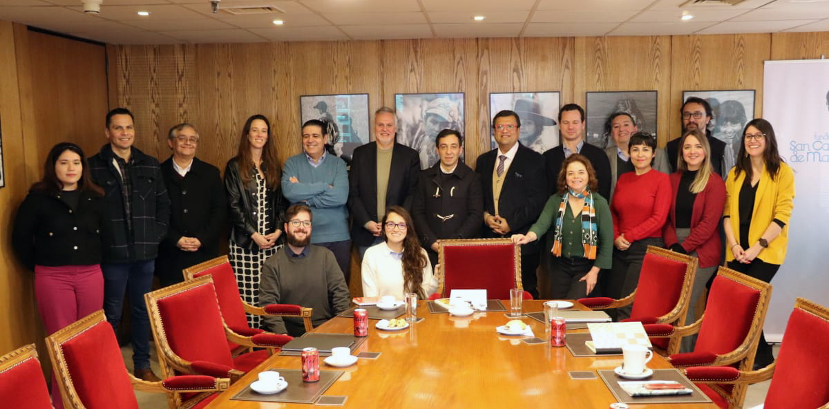 defensorianinez's tweet photo. El Defensor de la Niñez @AnuarQuesille, junto a su Coordinador Ejecutivo, se reunieron hoy el equipo de Fundación San Carlos de Maipo @fsancarlos, encabezado por su gerente general, Marcelo Sánchez @Marcelosancheza. 

El Defensor pudo conocer un poco más del trabajo de la fundación en temáticas de niñez y adolescencia, con el fin de evaluar espacios de colaboración en la protección  y promoción de los derechos de niños, niñas y adolescentes en Chile.
