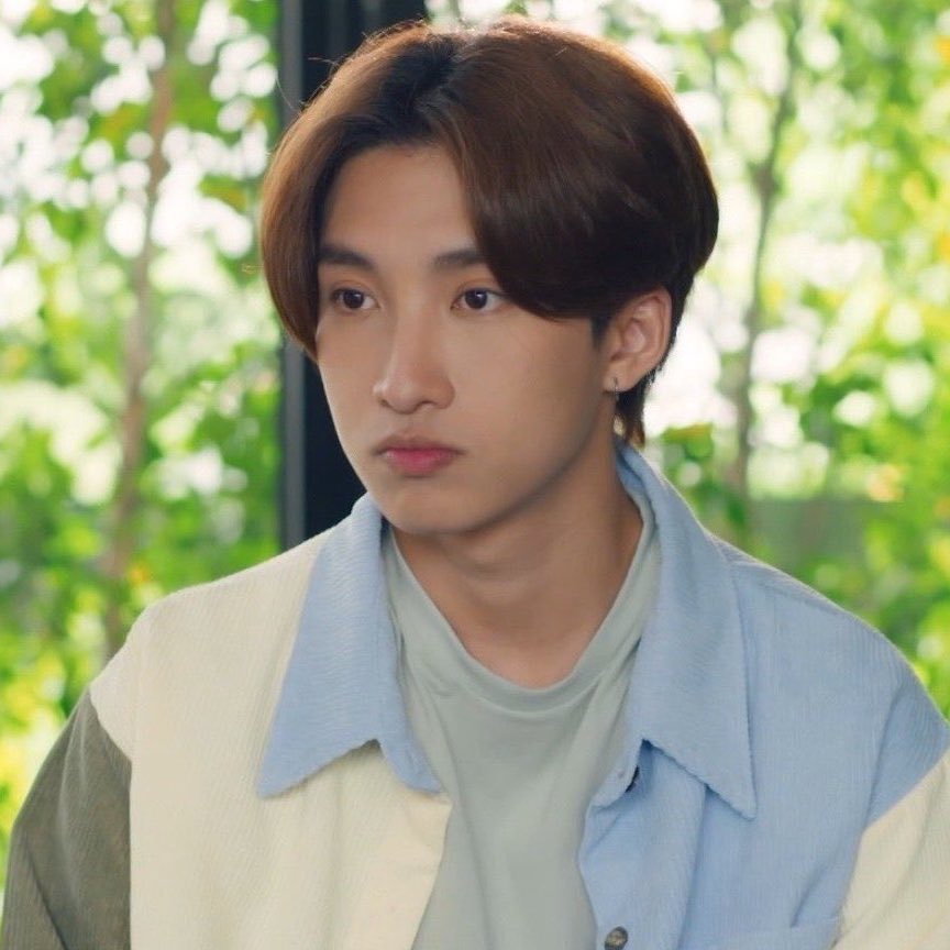 ok but this duo would be the prettiest of the university, turning heads and breaking hearts whenever they go