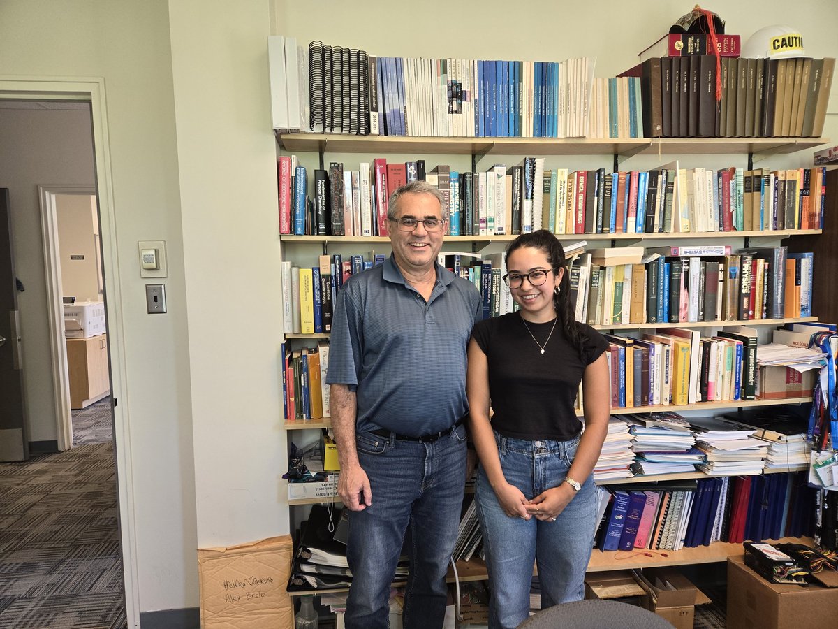 agbrolo's tweet image. Two #undergrad #research students are returning home 🇧🇷 @iq_usp this week. Both Ana and Larissa worked really hard and brightened up our lab this #summer. Everyone in our group will miss them a lot. Ana and Larissa, please, keep in touch and I hope to see you in #yyj again soon.