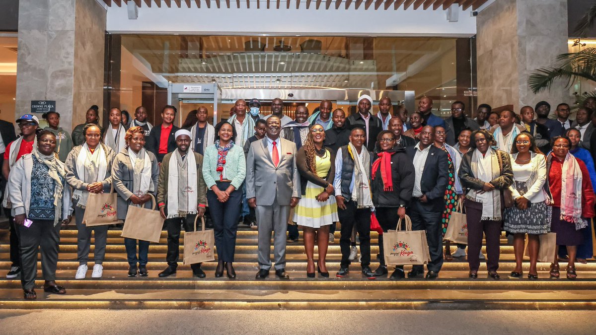 MusaliaMudavadi's tweet image. Today, we proudly send-off a cohort of Kenyan teachers who have secured job placements in various district schools across the United States of America.