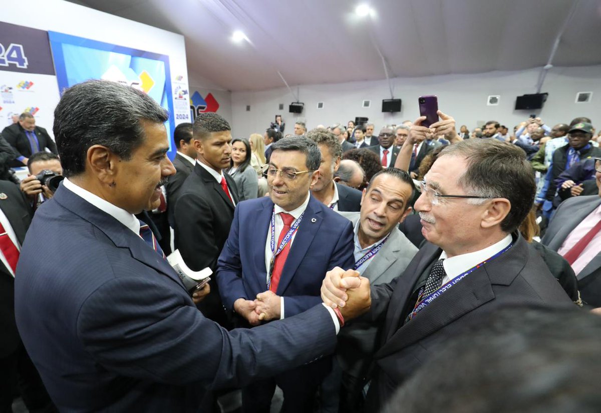 #DeInterés📰Jefe de Estado <a href="/NicolasMaduro/">Nicolás Maduro</a>  invitó a un diálogo multidimensional para seguir fortaleciendo la recuperación económica del país, al referirse a buenos indicadores que demuestran el mejoramiento de Venezuela en esta área.
