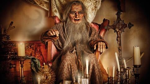 AttackTheme's tweet image. Efteling’s “Villa Volta” is Europe’s first madhouse attraction! Opened in 1996, it tells the eerie tale of a cursed bandit, Hugo. The entire room seems to spin, but it’s all an illusion—perfect for a mind-bending adventure!