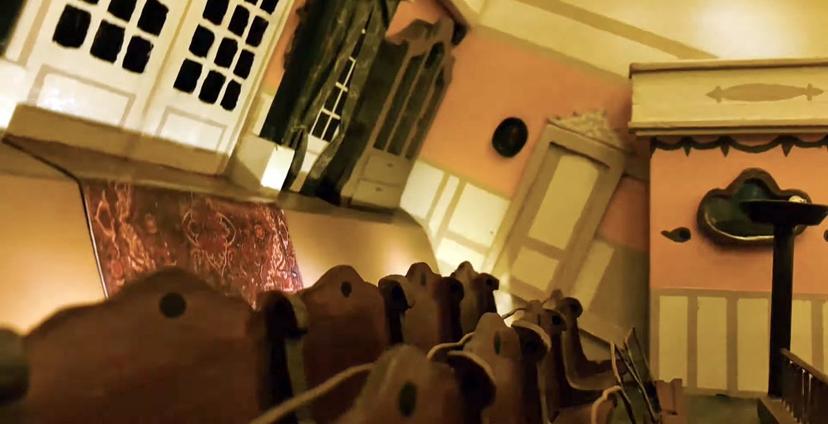 AttackTheme's tweet image. Efteling’s “Villa Volta” is Europe’s first madhouse attraction! Opened in 1996, it tells the eerie tale of a cursed bandit, Hugo. The entire room seems to spin, but it’s all an illusion—perfect for a mind-bending adventure!