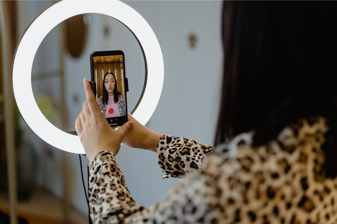SPMarketingExp's tweet photo. Start elevating your marketing with video!

Visual Storytelling: Captivate with creative videos.
Greater Reach: Shine in crowded feeds.
Enhanced Engagement: Drive shares &amp; comments.

Explore more: https://t.co/b8CYKu2pQJ

#VideoMarketing #DigitalMarketing #BrandEngagement https://t.co/DcAnF0B3hV