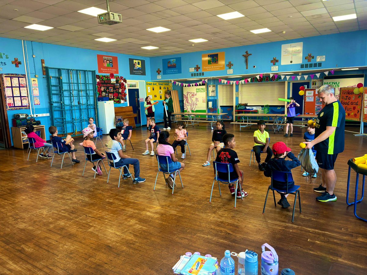 marys_rc's tweet photo. Food and Fun
Day 5
Our Food and Fun pupils enjoyed playing Clock Cricket today led by the amazing Mr Jones 🏏
@StAloysiusRC
@MerthyrCBC @foodandfunwales @JanineBrill #BCAcommunity
#inclusiveexercise
#ClockCricket https://t.co/GVBHcw8dC6