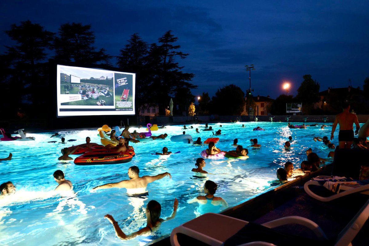 #Ete2024 
Vous êtes plus de 350 à profiter d’une soirée à la fraîche au Stade Nautique  : un été au ciné - les crevettes pailletées !